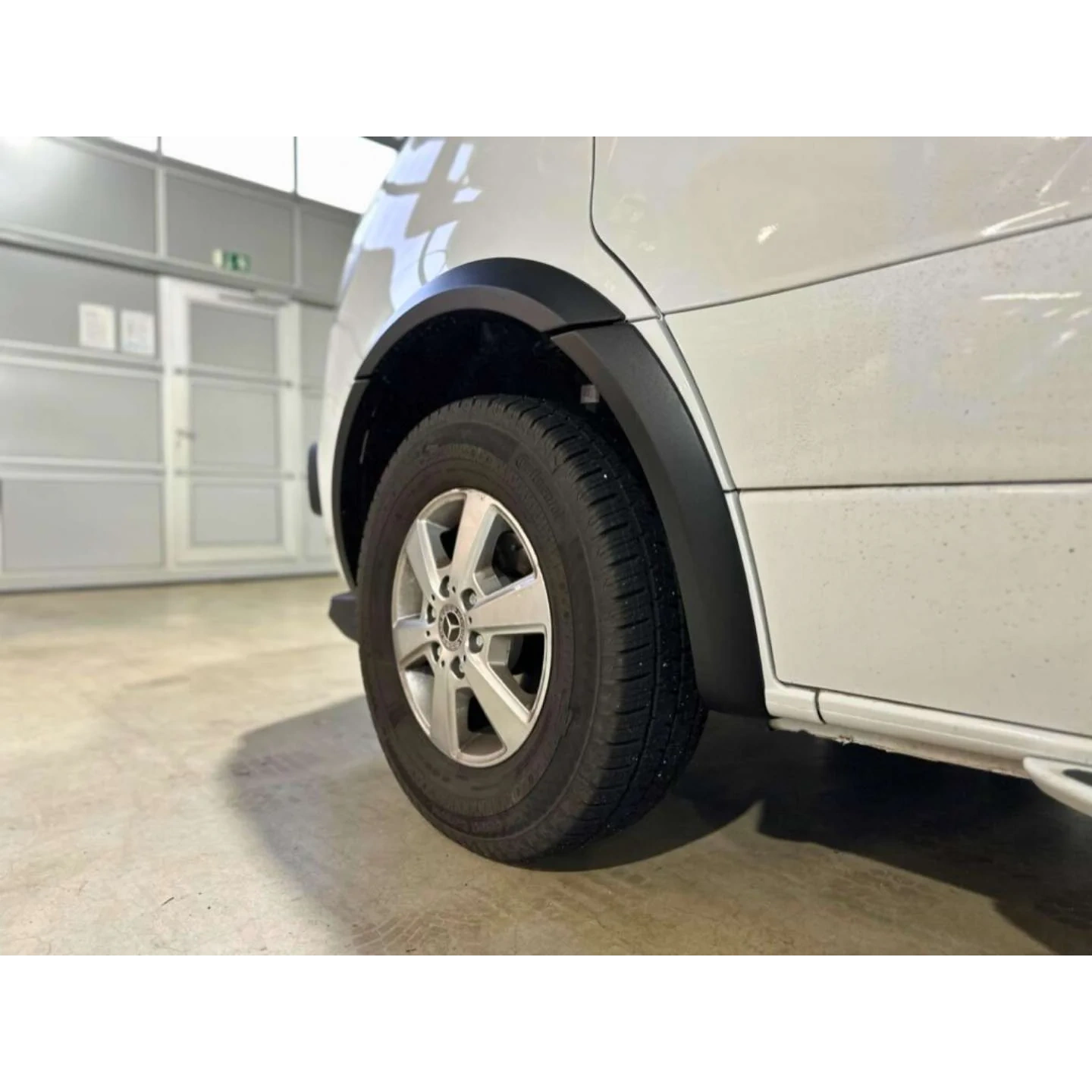 KOTFLÜGELVERBREITERUNG FÜR SPRINTER 907 UND 910, FÜR TEILINTEGRIERTE FAHRZEUGE