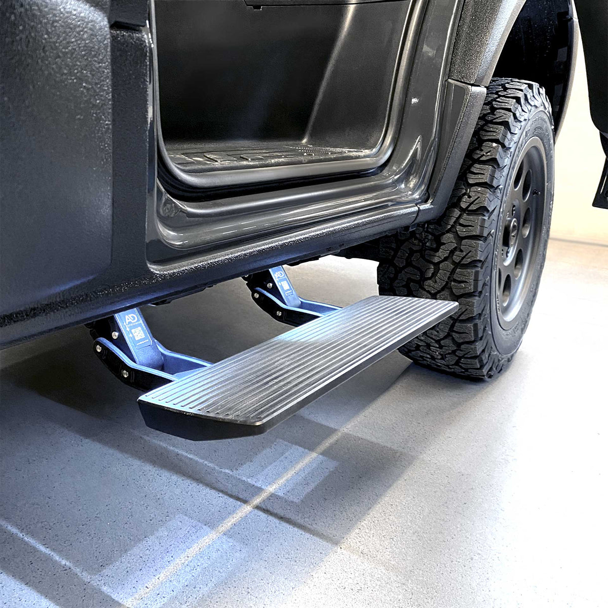 Serie ETB | Seitliche Schwenk-Trittstufe elektrisch, 550mm - Sprinter/Crafter 2006-2018, Sprinter 2018- Allrad