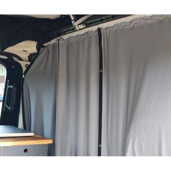 Fahrerhaus-Trennvorhang mit 118 cm Schiene – Premium Blackout