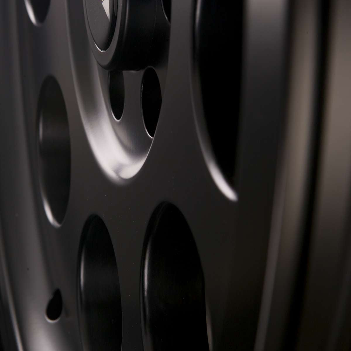 Alurad Klassik Schwarz Matt R18 für Ford Transit (F*D | 2024 -)