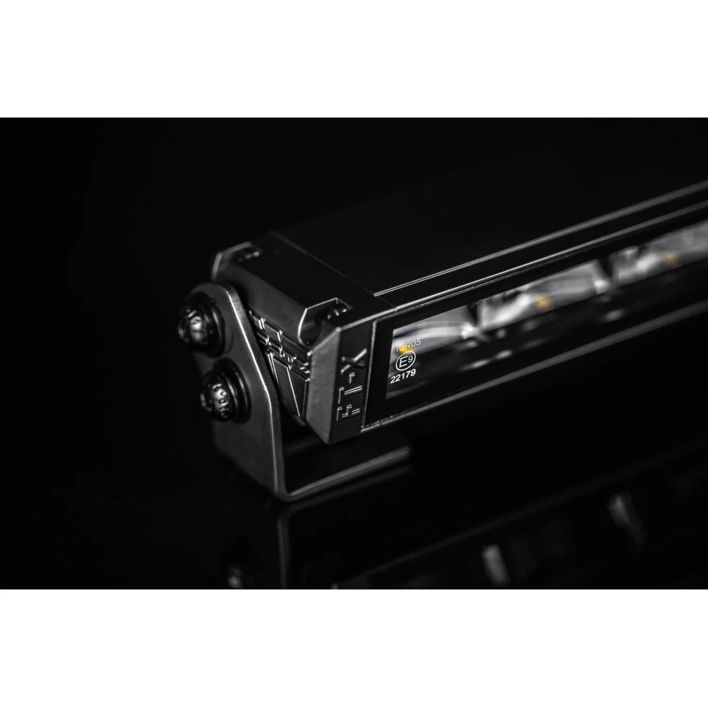 Flat-X 23 Zoll 2-in-1 - Fernscheinwerfer Lightbar E-Zulassung